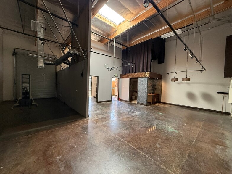 More Photos Of 9027 Canoga Ave, Canoga Park Manufacturing For Lease