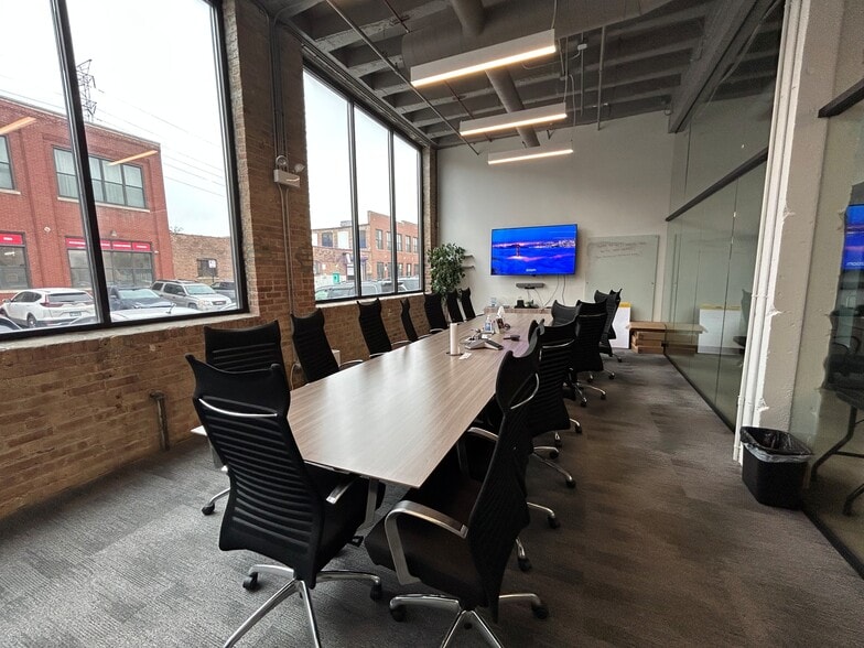 More Photos Of 1621 W Carroll Ave, Chicago Manufacturing For Lease