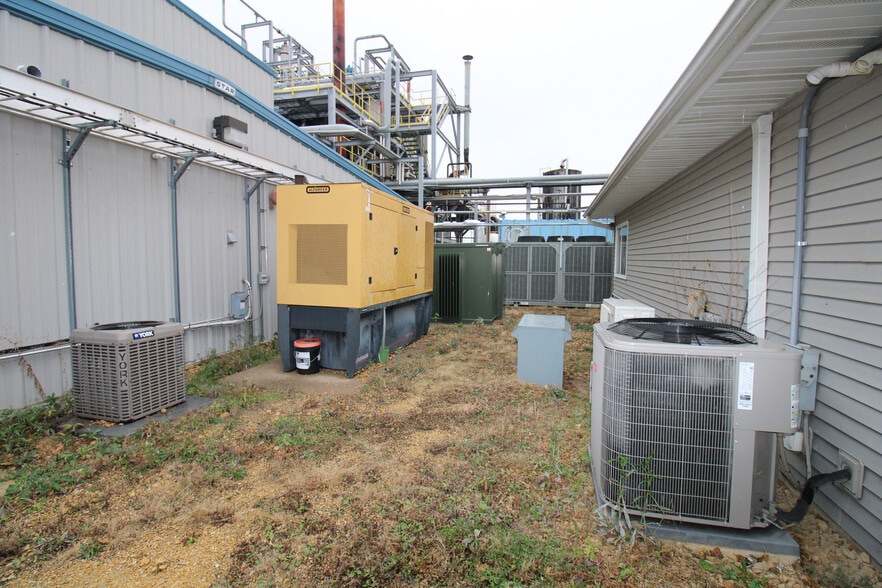 More Photos Of 5640 44th Ave S, Clinton Office For Sale