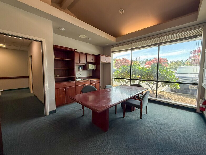 More Photos Of 910 S Scheuber Rd, Centralia Medical For Lease
