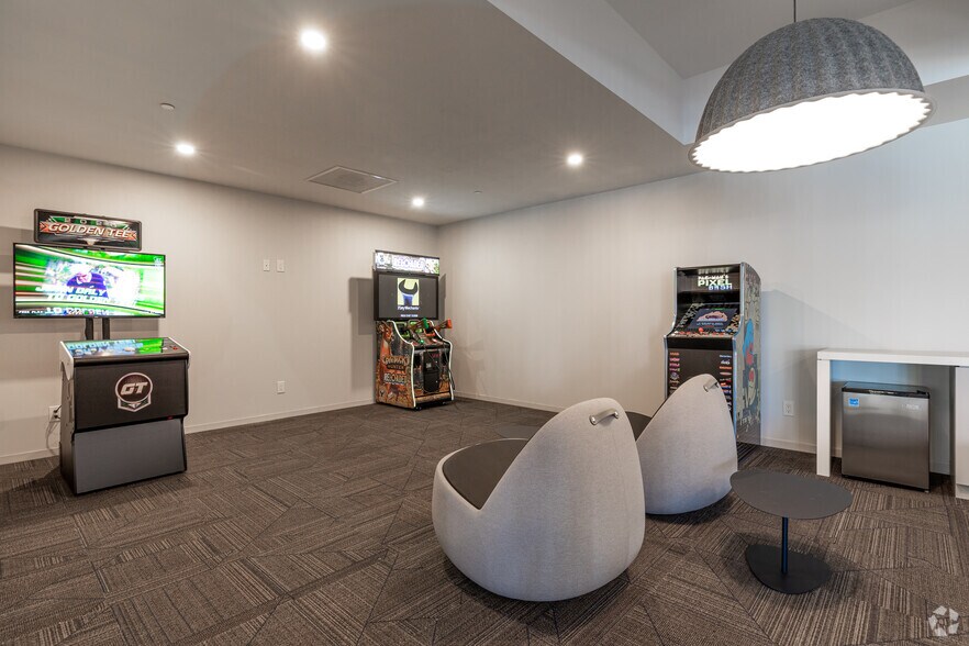 More Photos Of 100 Enterprise Dr, Rockaway Coworking Space