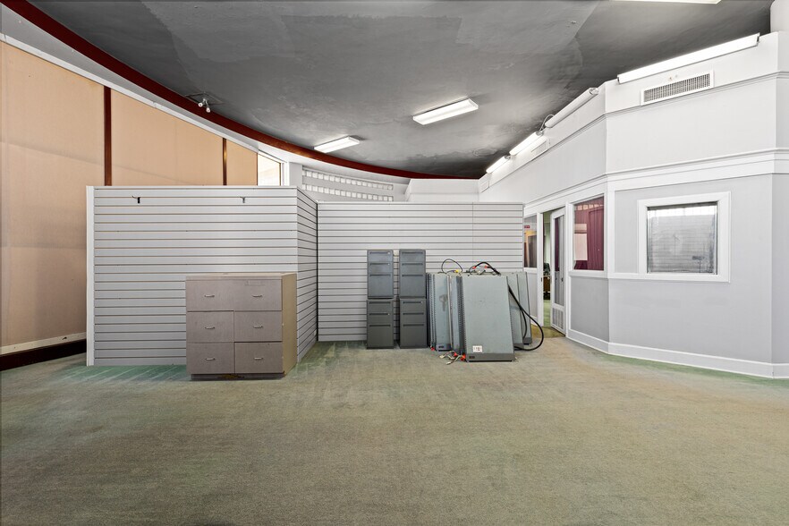 More Photos Of 500 E Main St, Kilgore Office For Sale