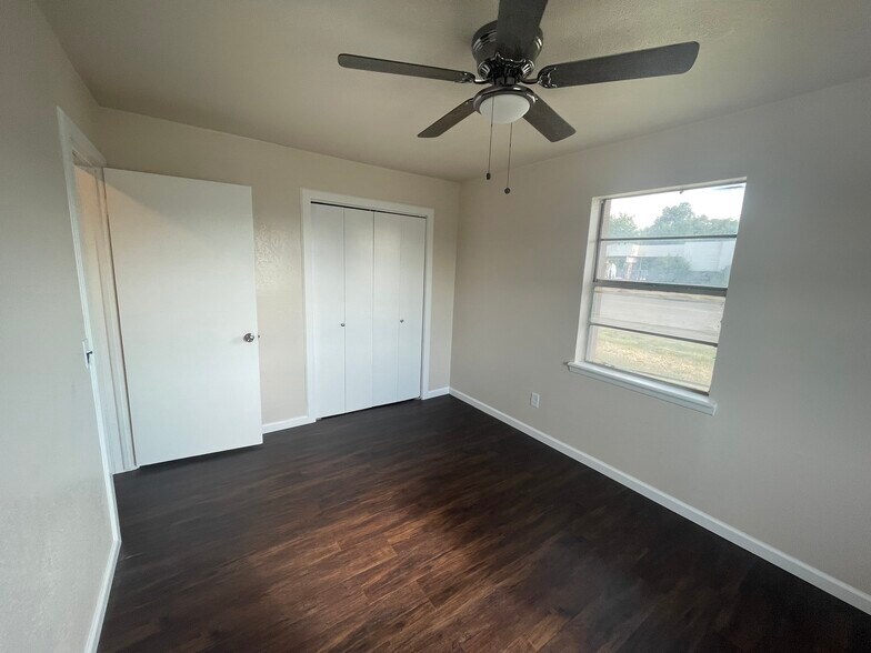 More Photos Of 100 W Wilson St, Valliant Hotel For Sale