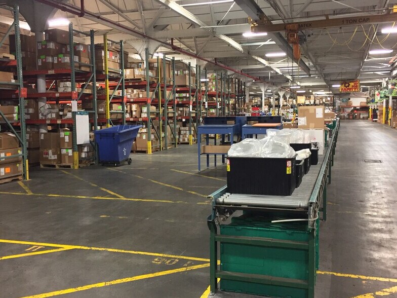 More Photos Of 582 Great Rd, North Smithfield Warehouse For Lease