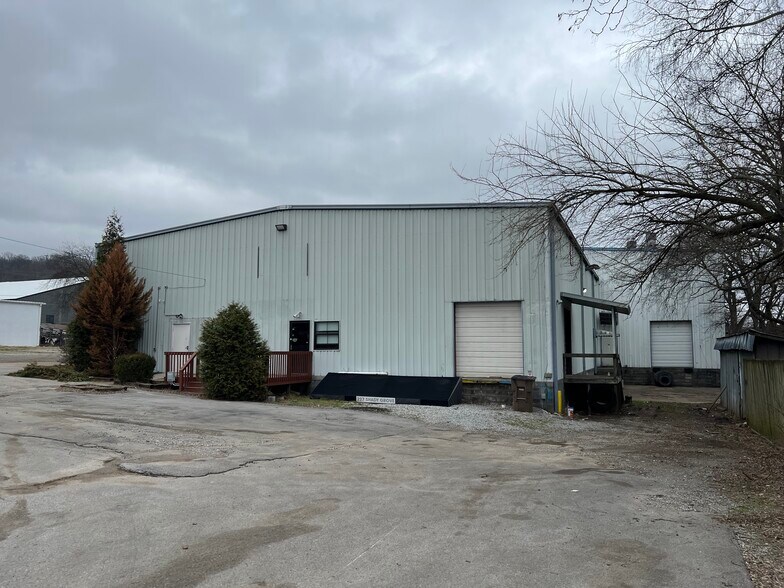 More Photos Of 227 Shady Grove Dr, Nashville Warehouse For Lease