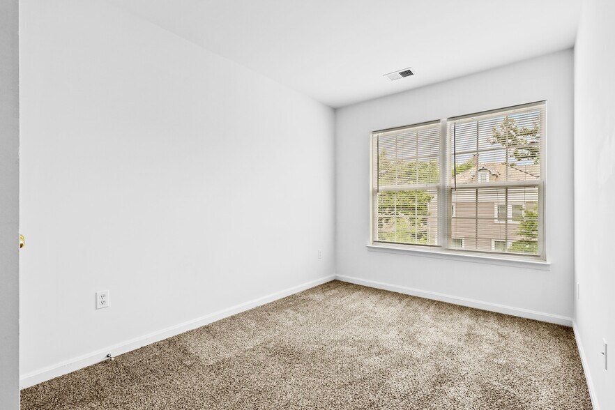 More Photos Of 437-445 Kenneth Sq, Baltimore Multifamily For Sale