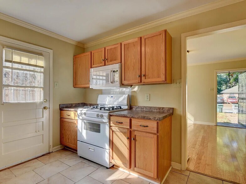 More Photos Of 372 S Fenwick Rd, Memphis Multifamily For Sale