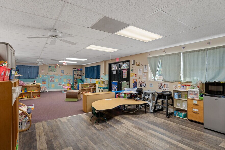 More Photos Of 639 NE 1st St, Crystal River Daycare Center For Sale