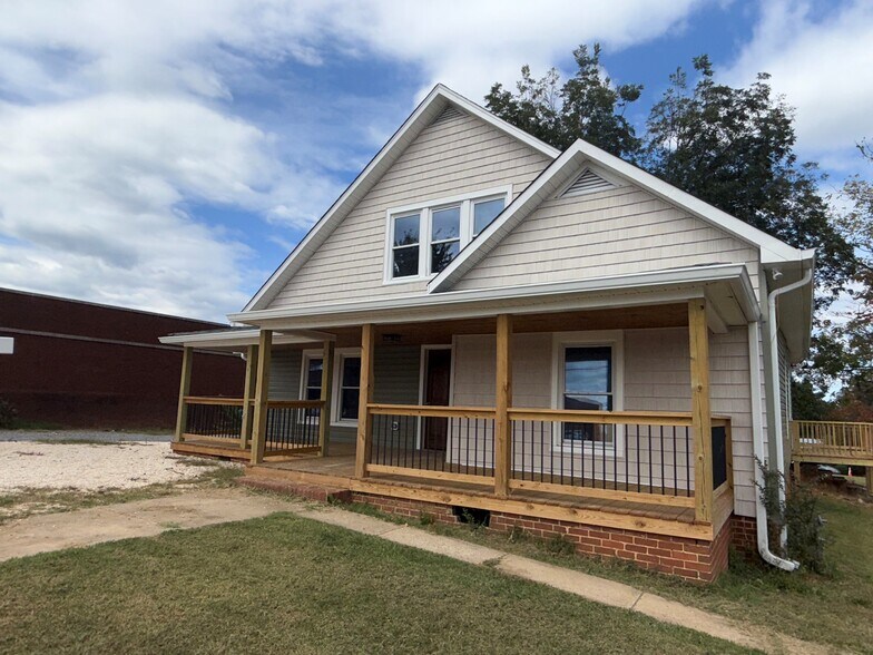 More Photos Of 237 E Main St, Yadkinville Freestanding For Sale