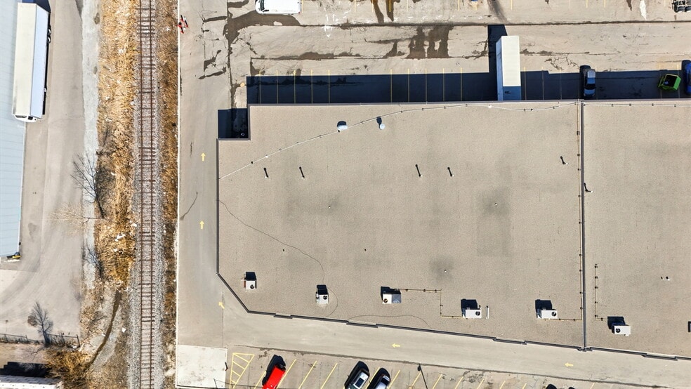 More Photos Of 2074 Steeles Ave E, Brampton Showroom For Sale