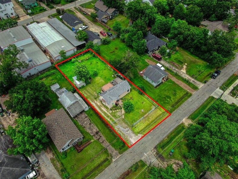 More Photos Of 906 Woodcrest Dr, Houston Land For Sale