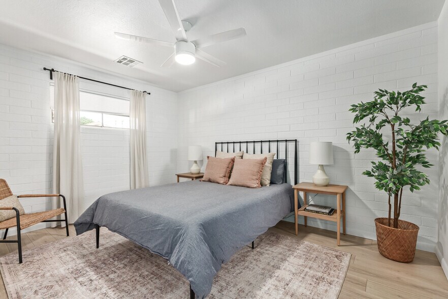 More Photos Of 4711 N 15th Ave, Phoenix Specialty For Sale