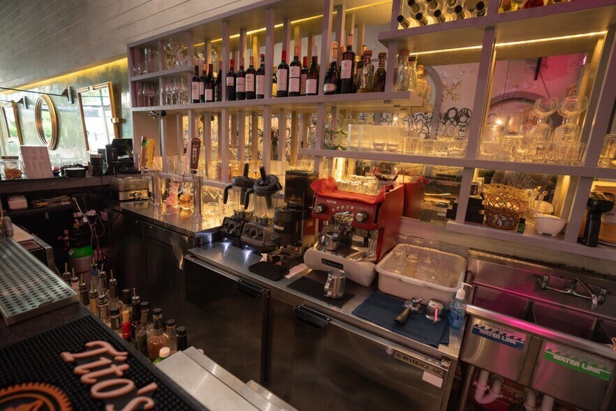 More Photos Of 1652 SW 8th St, Miami Restaurant For Sale