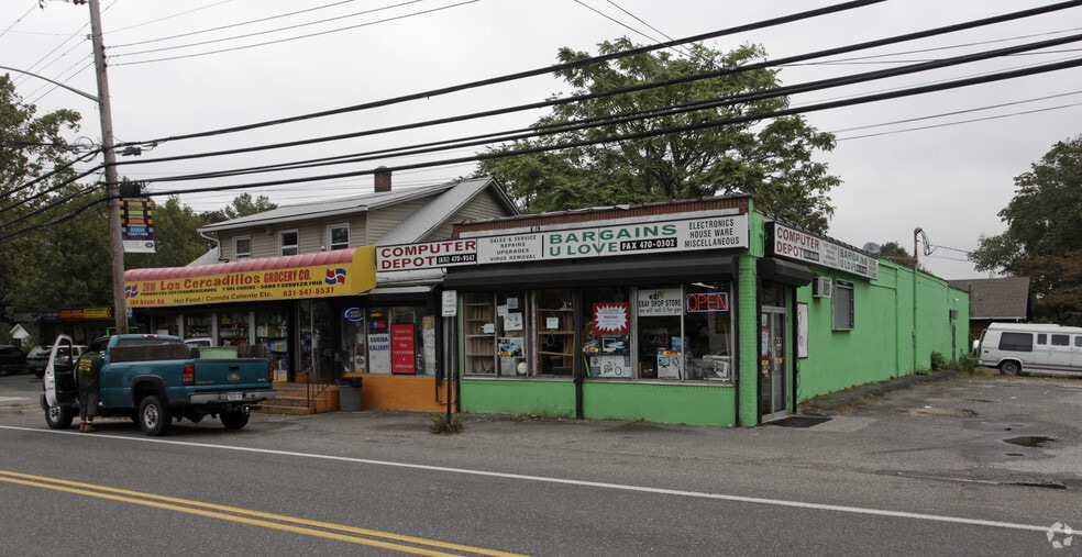 More Photos Of 184 Depot Rd, Huntington Station Storefront Retail Residential For Lease