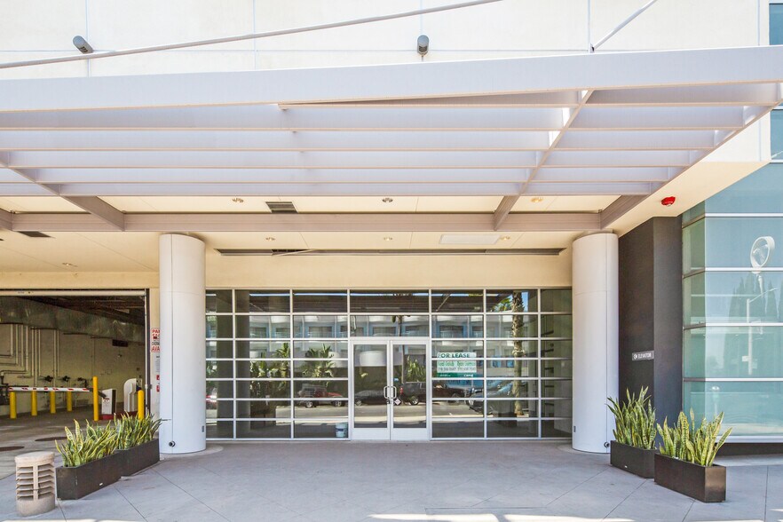 More Photos Of 8305 W Sunset Blvd, West Hollywood Office For Lease