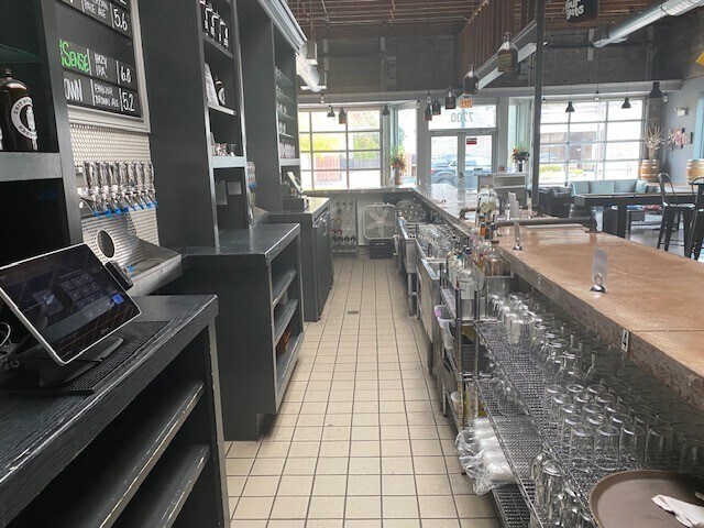 More Photos Of 7700 W Madison St, Forest Park Flex For Lease