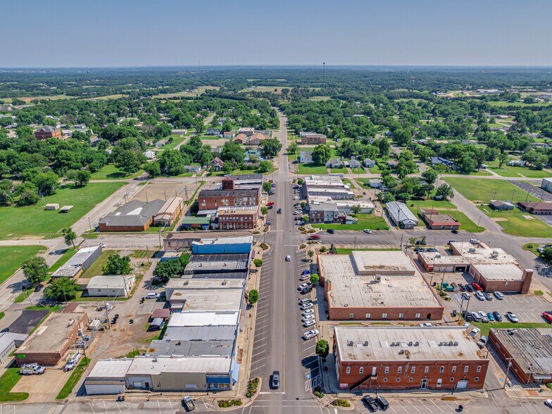 More Photos Of 111 N Broadway St, Tecumseh Office For Sale