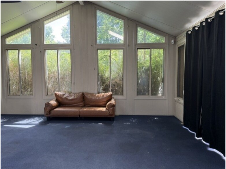 More Photos Of 200 W Buchanan St, Carlinville Warehouse For Sale