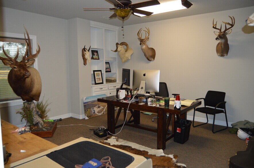 More Photos Of 20338 Telge Rd, Tomball Warehouse For Lease