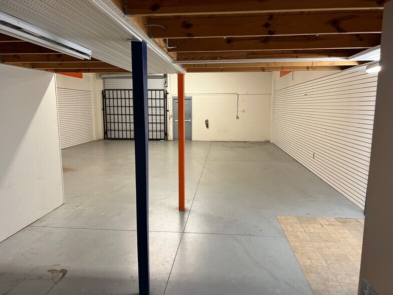 More Photos Of 4566 NW 5th Blvd, Gainesville Flex For Lease