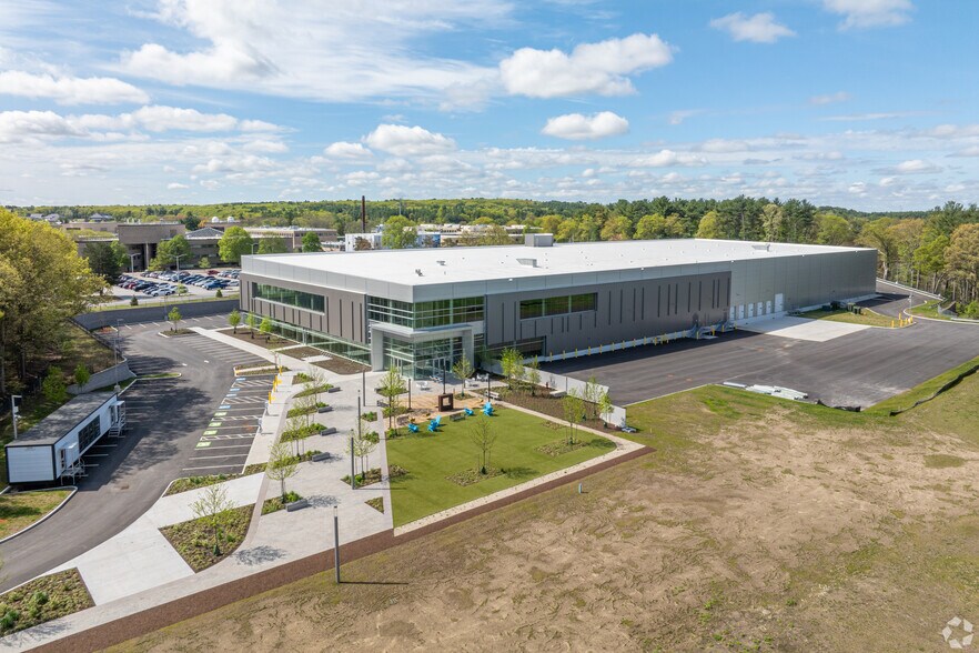 More Photos Of 44 Middlesex Tpke, Bedford Manufacturing For Lease