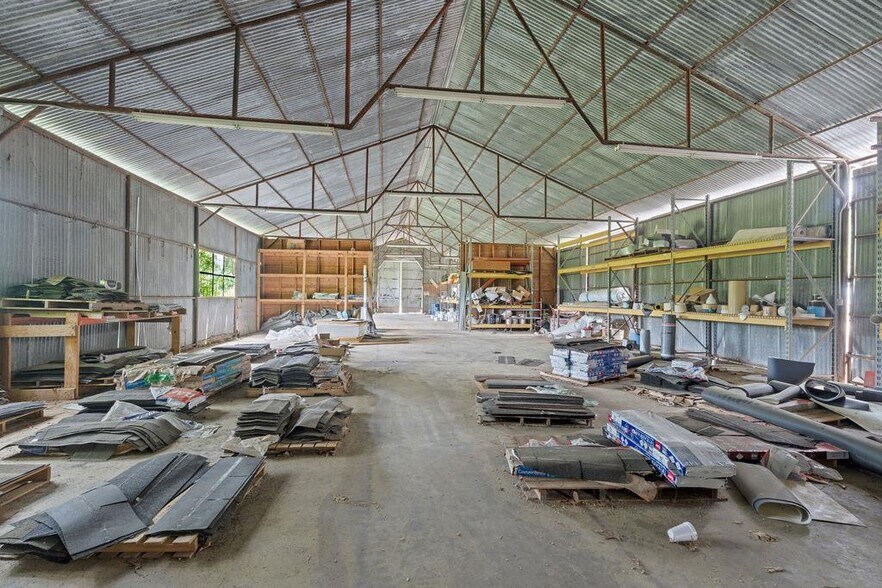 More Photos Of 2524 US Highway 96 N, Center Warehouse For Sale