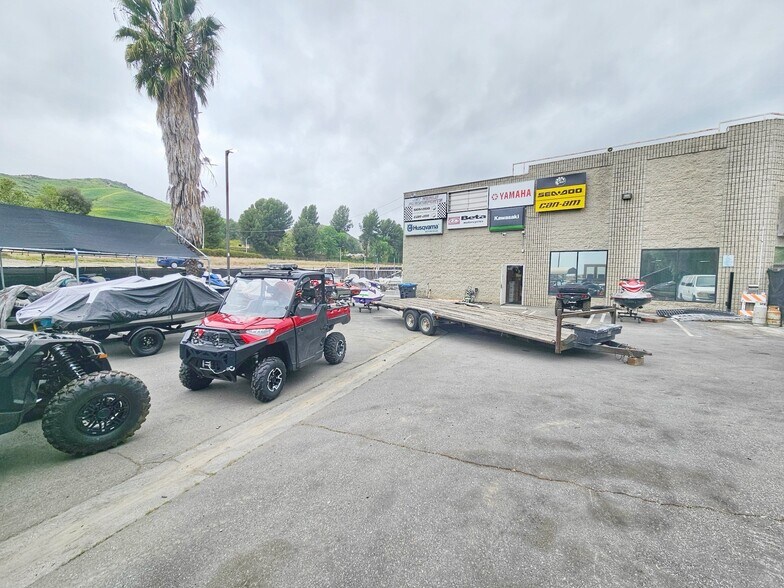More Photos Of 32203 Castaic Rd, Castaic Freestanding For Lease
