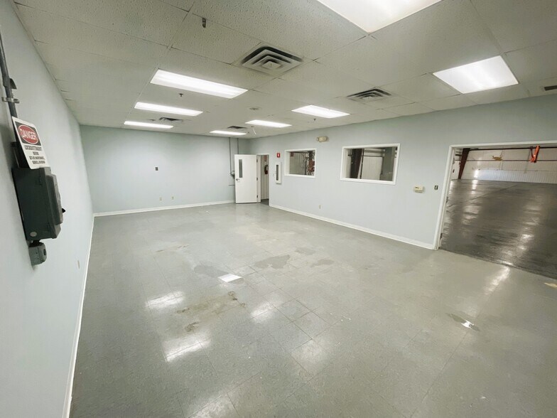 More Photos Of 2291 Traversefield Dr, Traverse City Manufacturing For Lease