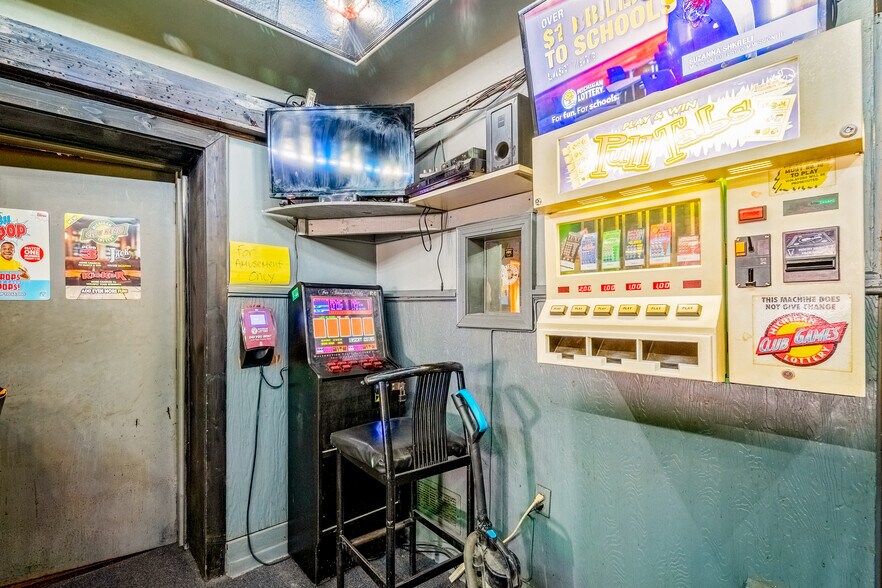 More Photos Of 19430 W Warren Ave, Detroit Specialty For Sale