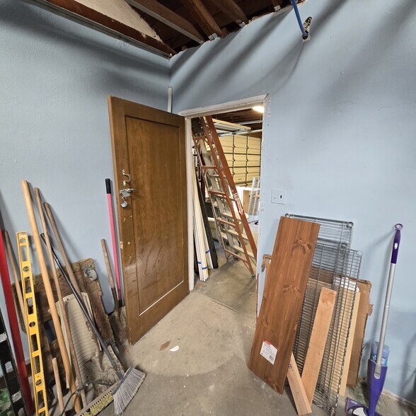 More Photos Of 15709 Bellflower Blvd, Bellflower General Retail For Sale