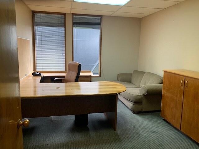 More Photos Of 4242 SE Milwaukie Ave, Portland Medical For Sale