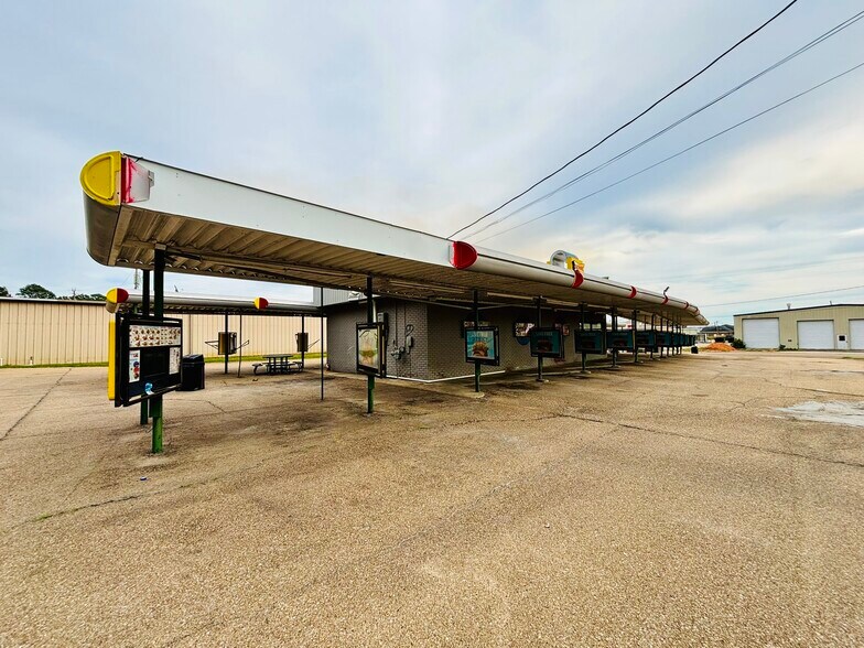 More Photos Of 210 W Calhoun St, Bruce Fast Food For Sale