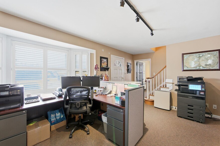 More Photos Of 4024 West Chester Pike, Newtown Square Office For Lease