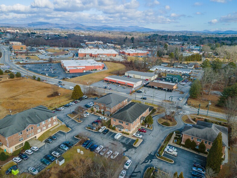 More Photos Of 110 Chadwick Square Ct, Hendersonville Medical For Sale