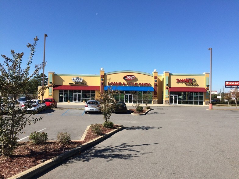 Primary Photo Of 6401 Airport Blvd, Mobile Restaurant For Lease