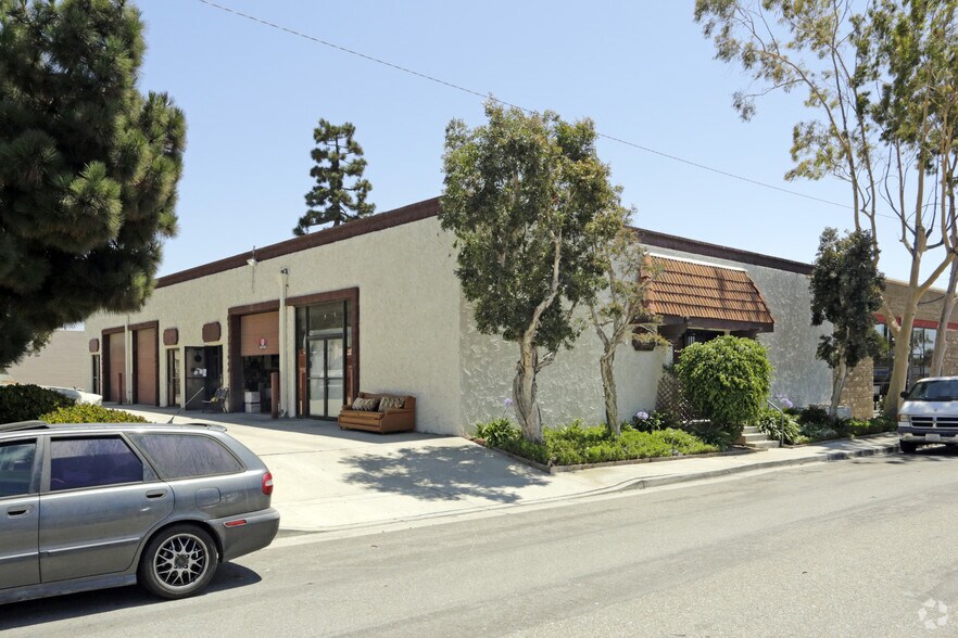 More Photos Of 1412 Tower Sq, Ventura Warehouse For Lease