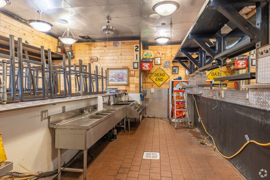 More Photos Of 401 W Cedar St, Rawlins Restaurant For Sale