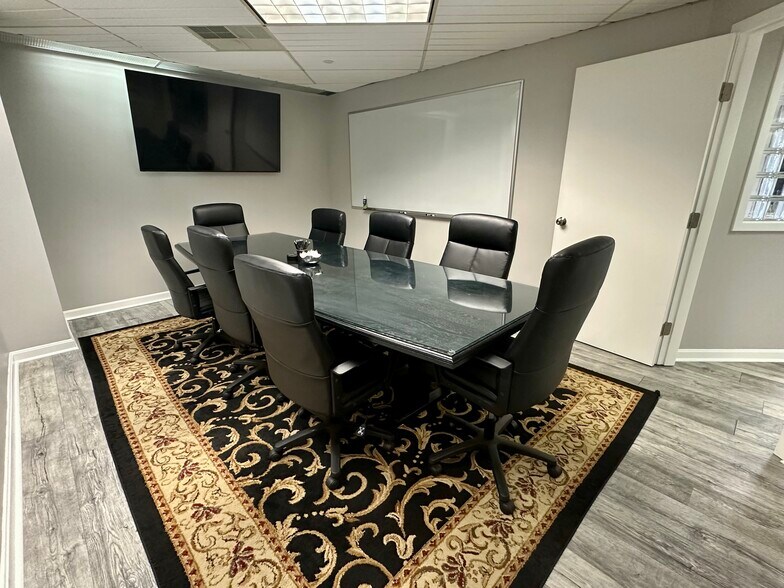 More Photos Of 1650 Elm St, Manchester Medical For Sale