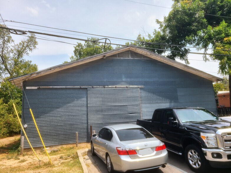 More Photos Of 105 N Sheppard St, Round Rock Restaurant For Sale