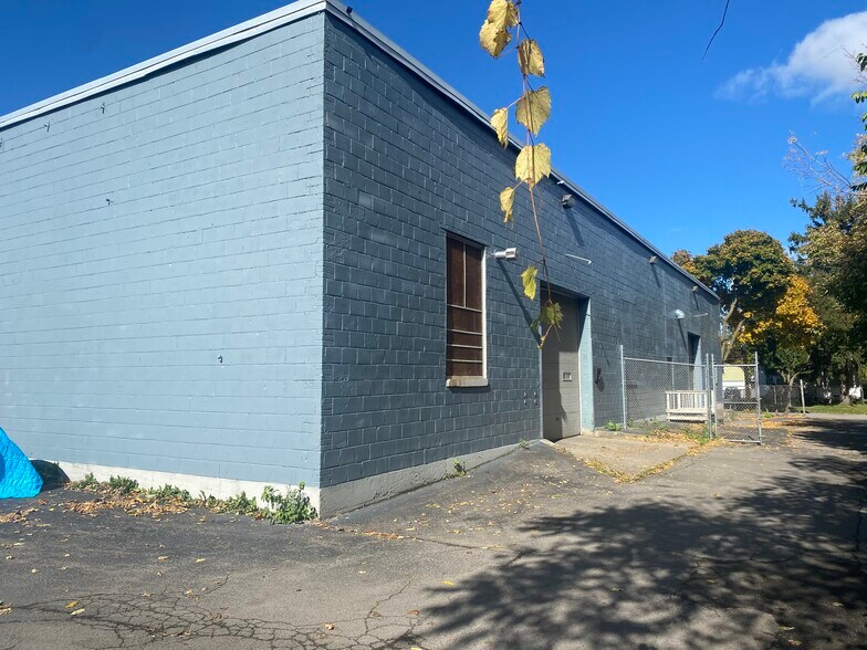 More Photos Of 15 McArdle St, Rochester Manufacturing For Lease