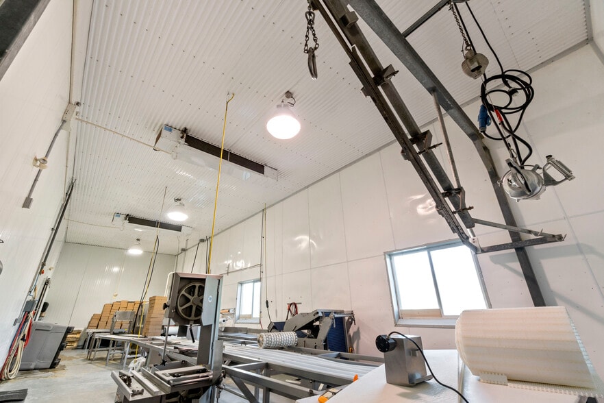 More Photos Of 4141 54 St SE, Salmon Arm Manufacturing For Sale