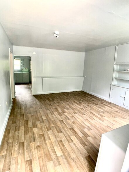 More Photos Of 862 Iron Ridge Rd, Spring Grove Apartments For Sale