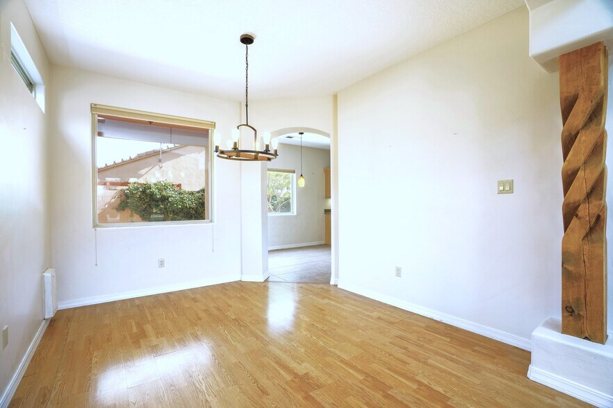 More Photos Of 4316 Beresford Ln Nw, Albuquerque Flex For Sale