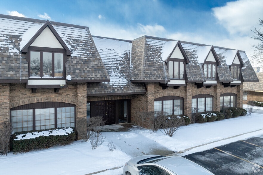 More Photos Of 28045 N Ashley Cir, Libertyville Light Distribution For Sale