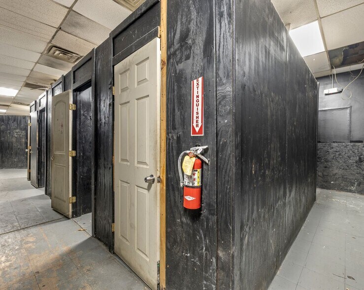 More Photos Of 10550 Gulf Fwy, Houston Light Distribution For Lease