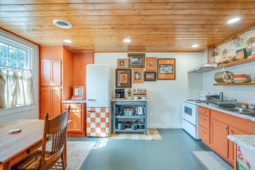 More Photos Of 4301 Washington Pike, Knoxville Office Residential For Sale