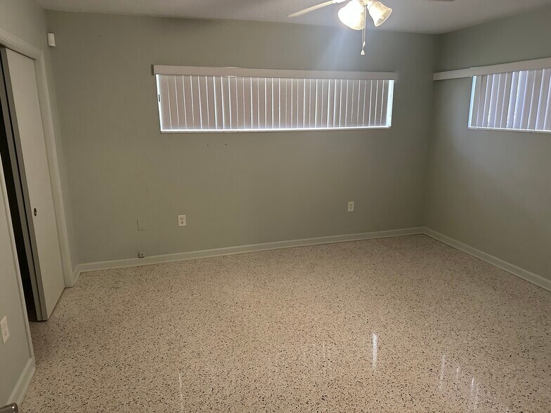 More Photos Of 3111 26th St W, Bradenton Flex For Sale