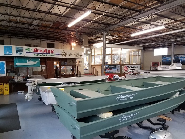 More Photos Of 1900 Kirkwood Hwy, Wilmington Freestanding For Lease