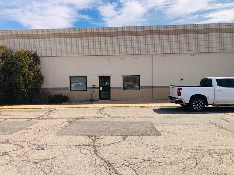 More Photos Of 2111-2113 8th St S, Wisconsin Rapids General Retail For Lease