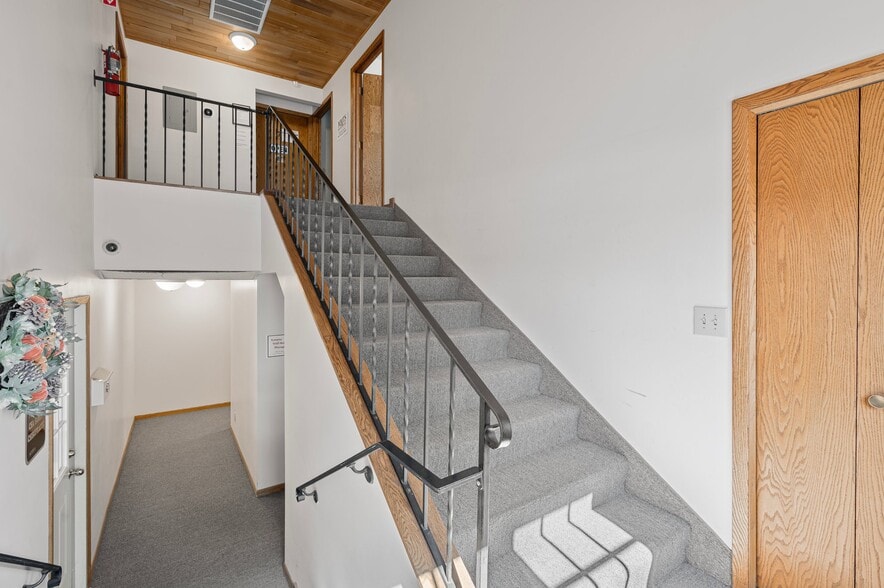 More Photos Of 1401-1405 Silver Lake Rd, New Brighton Medical For Lease